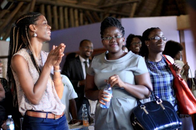 Sanyu Kisaka and other guests applaud