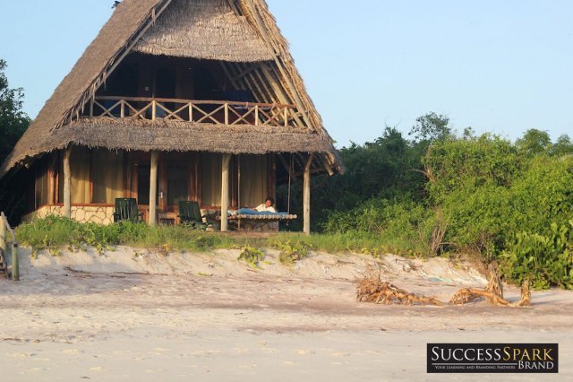 4-tanzania-lazy-lagoon-retreat-swing-bed